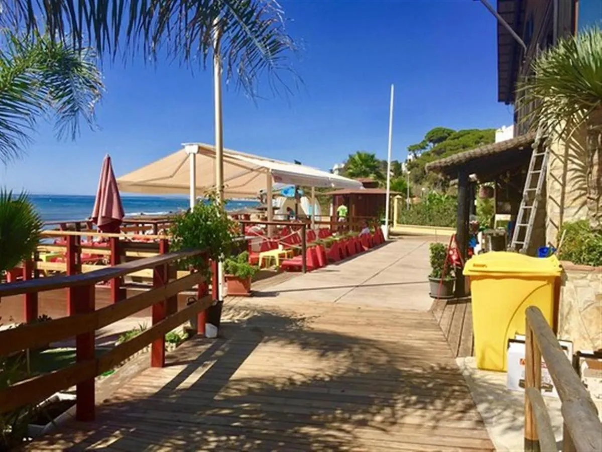 Beach Holidays In Puerta Del Mar Ref2065 Sitio de Calahonda