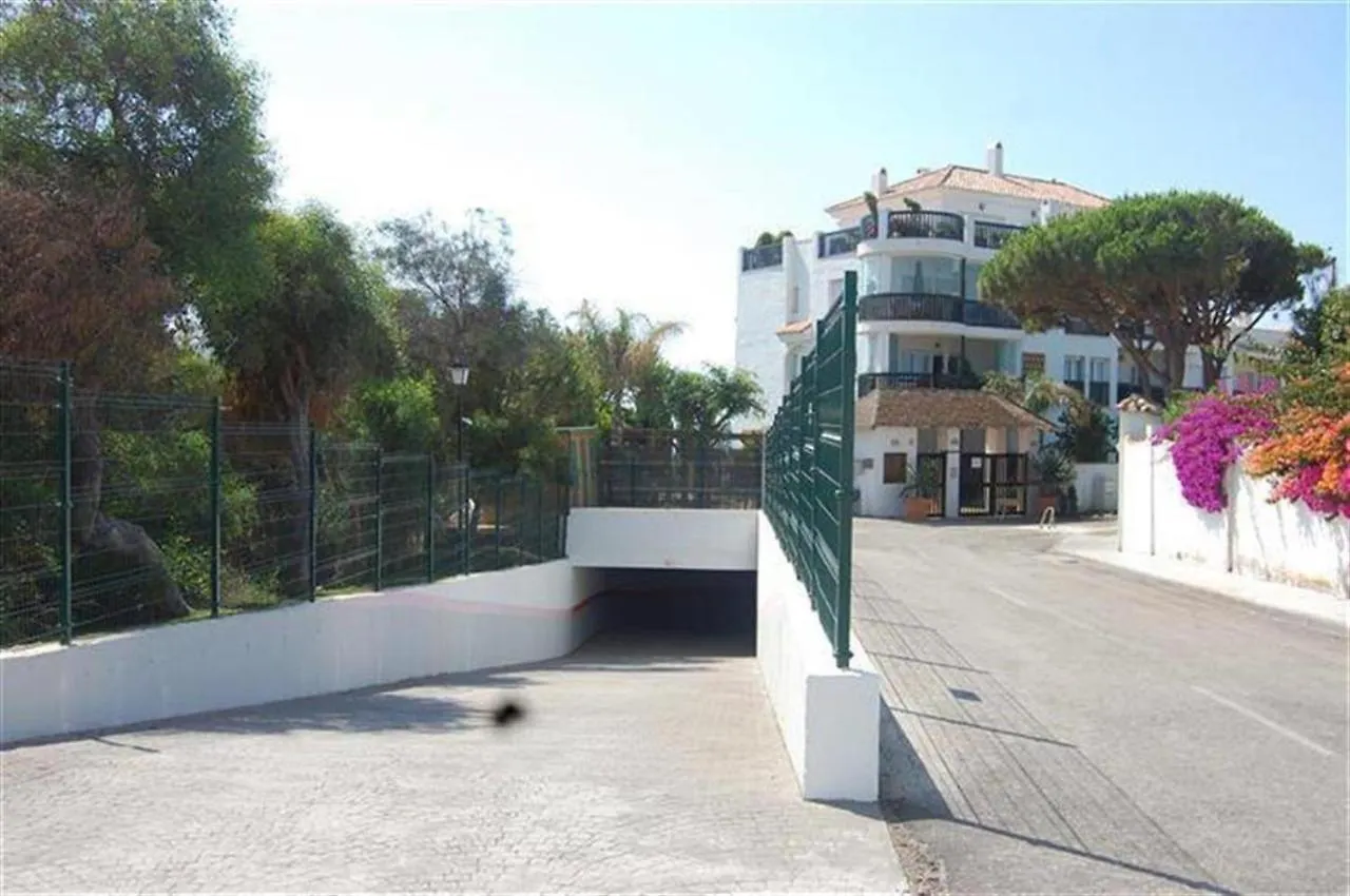 Apartment Beach Holidays In Puerta Del Mar Ref2065 Sitio de Calahonda