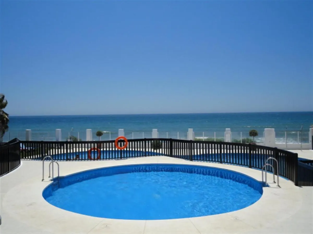 Beach Holidays In Puerta Del Mar Ref2065 Sitio de Calahonda