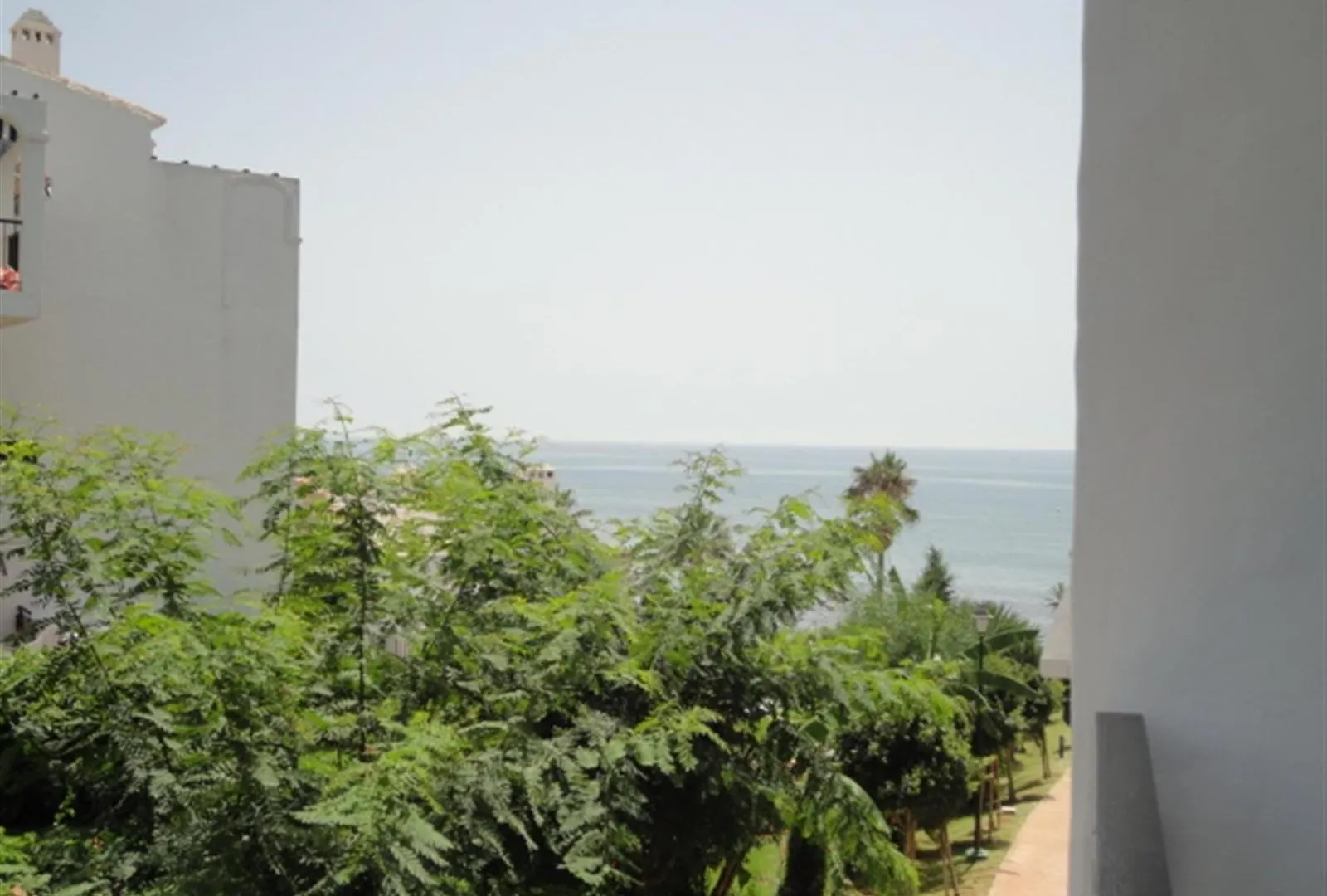 Apartment Beach Holidays In Puerta Del Mar Ref2065 Sitio de Calahonda